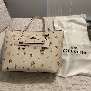 New Coach Taylor Tote